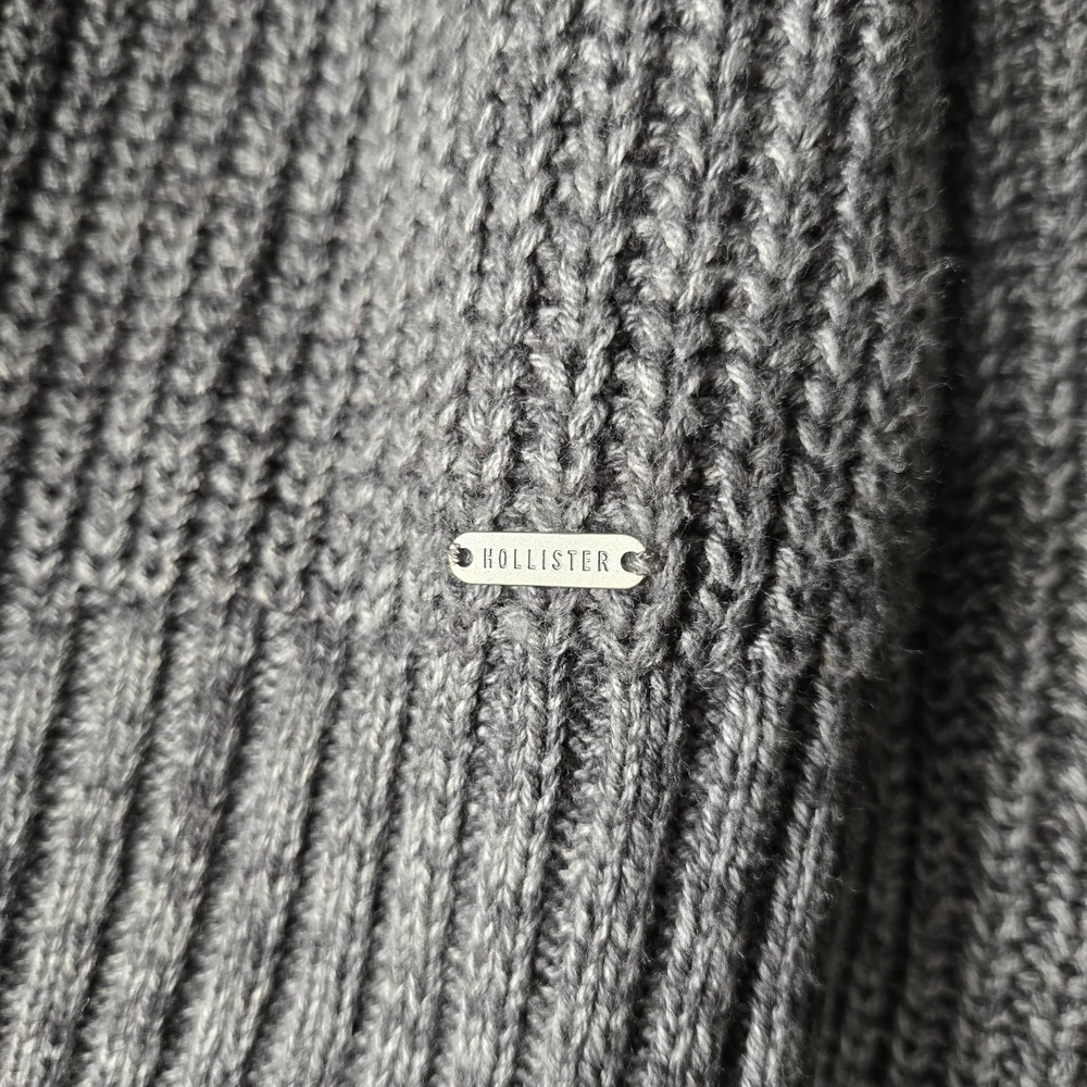 Hollister Charcoal Gray Ribbed Knit Sweater‎ Size Large